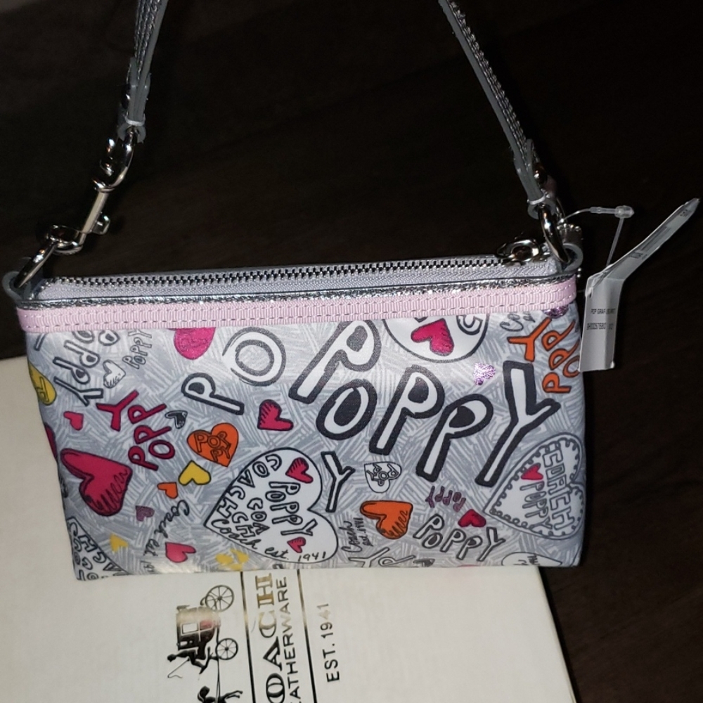 New Coach Poppy Graffiti Heart Large Wristlet - Picture 3 of 7